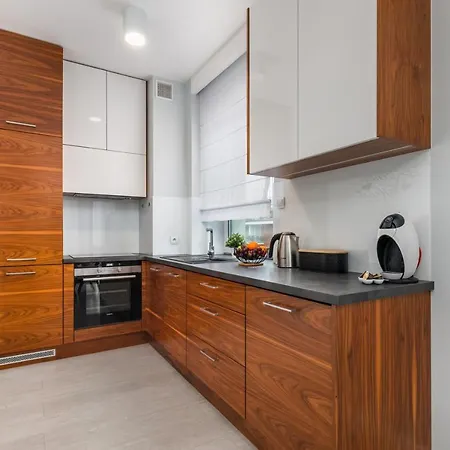 Apartment 10/30